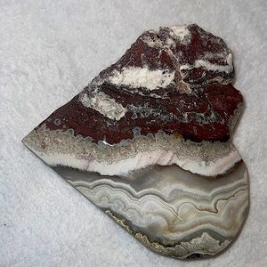 High Quality Mexican crazy lace agate heart carving.
